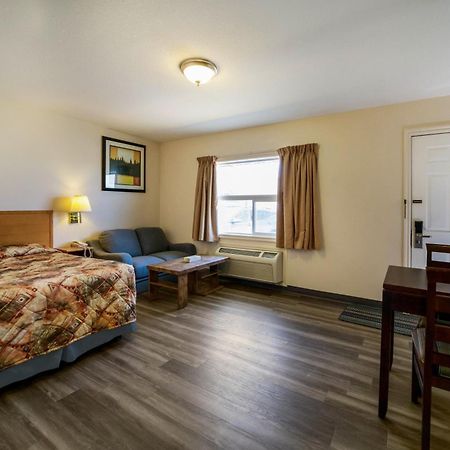 Canadas Best Value Inn Fort St John Fort St. John Екстериор снимка