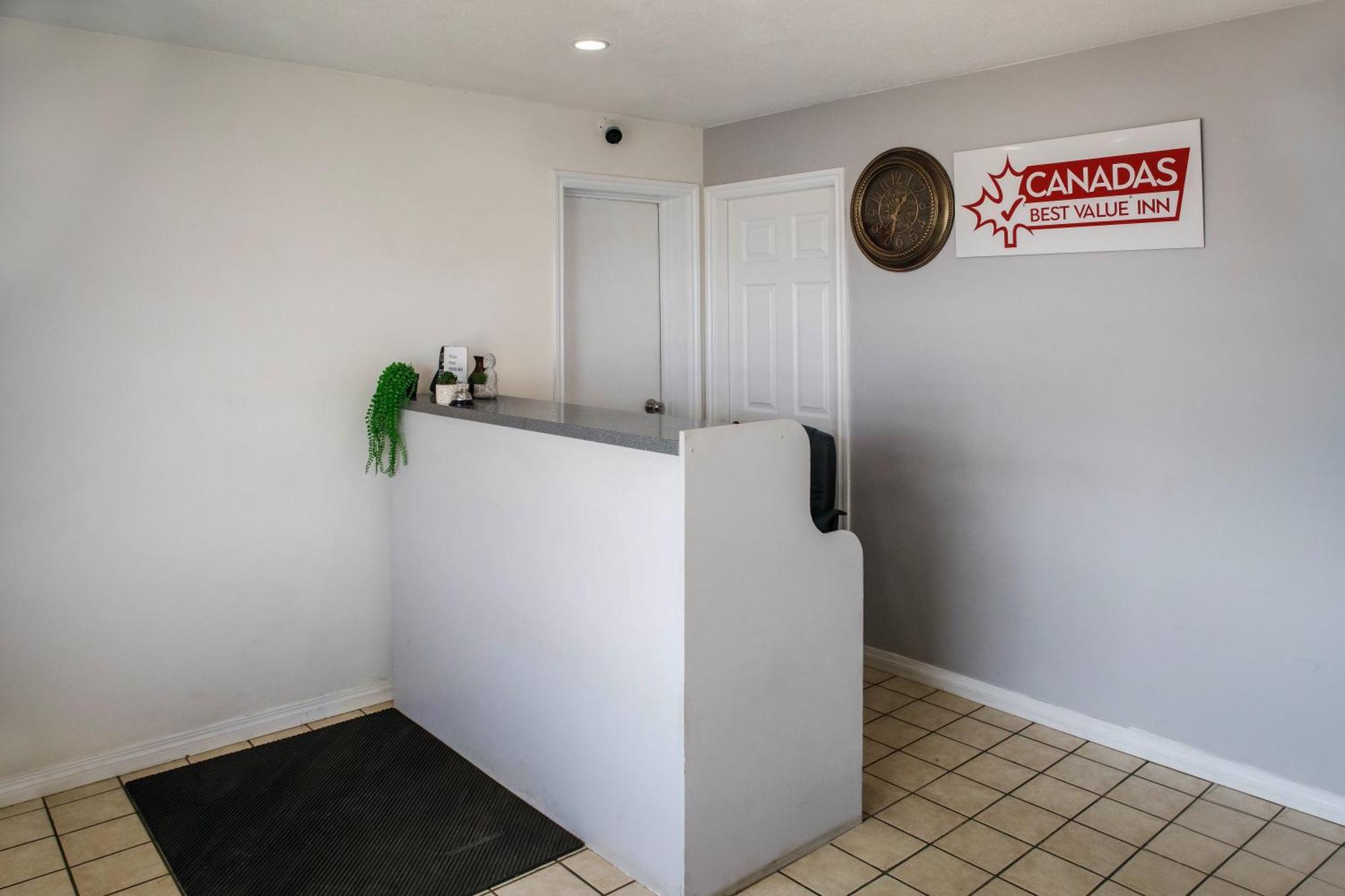 Canadas Best Value Inn Fort St John Fort St. John Екстериор снимка