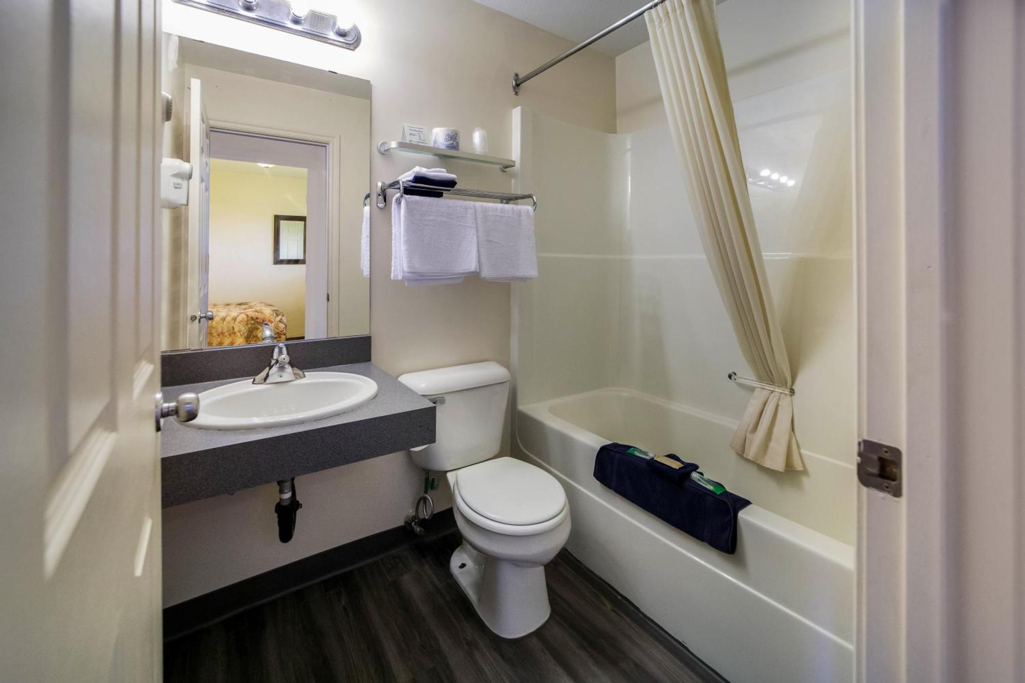 Canadas Best Value Inn Fort St John Fort St. John Екстериор снимка